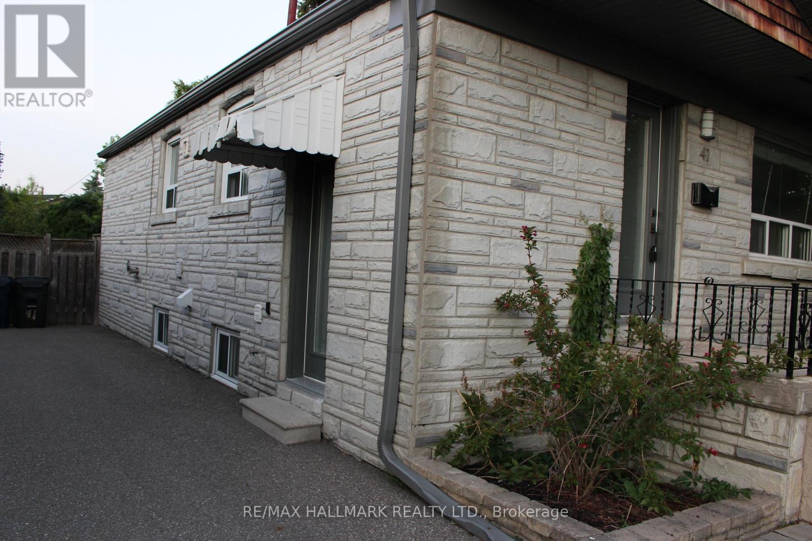 Lower - 41 Treeview Drive, Toronto, Ontario  M8W 4C1 - Photo 2 - W13427120