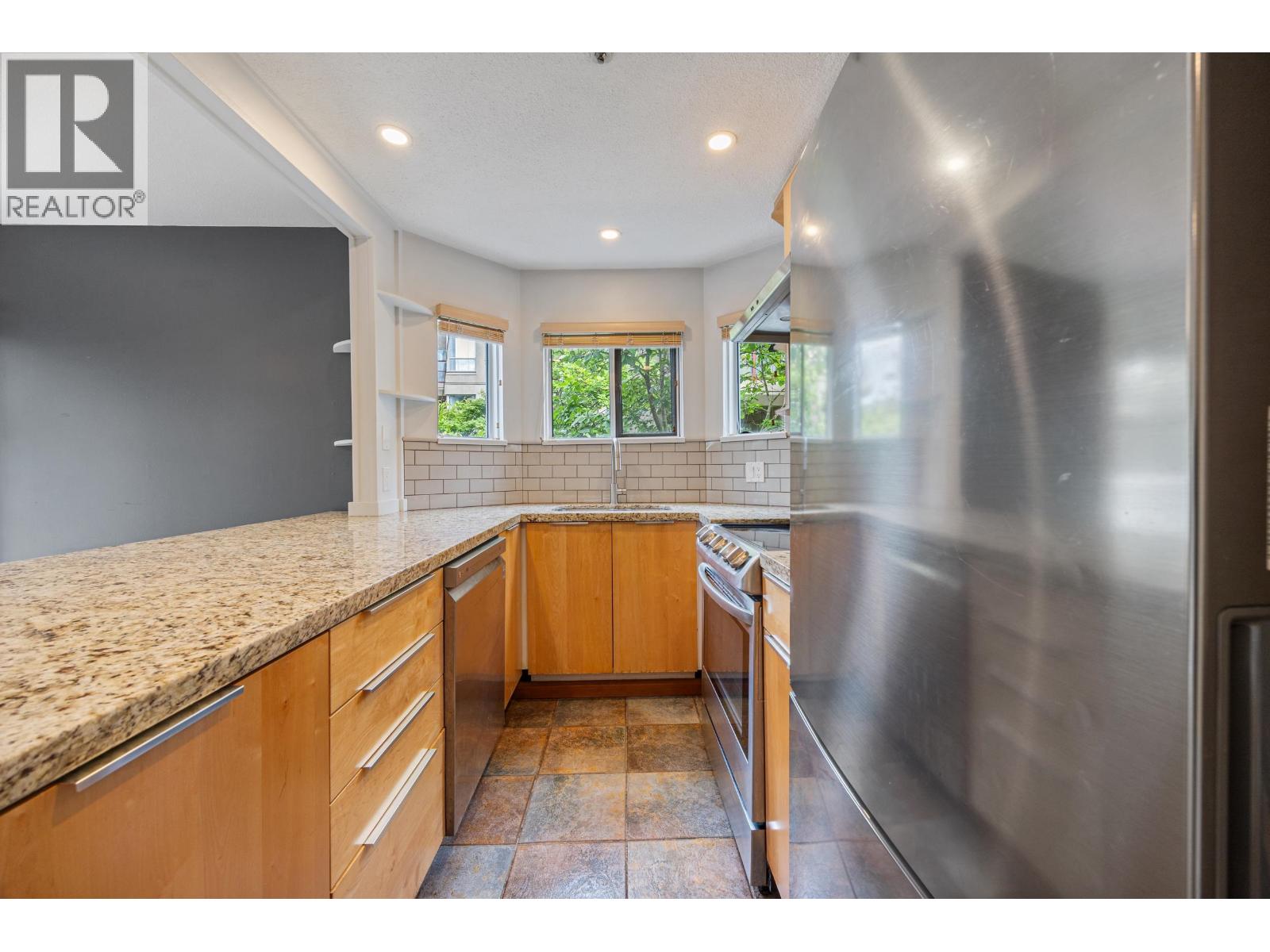 201 1868 W 8th Avenue, Vancouver, British Columbia  V6J 5G3 - Photo 10 - R3134618