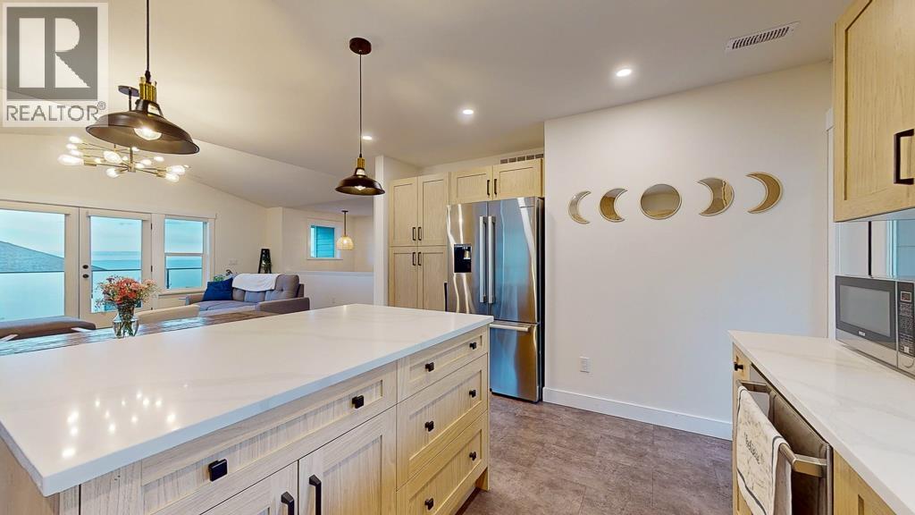 5629 Kingbird Crescent, Sechelt, British Columbia  V7Z 0S4 - Photo 10 - R3134573