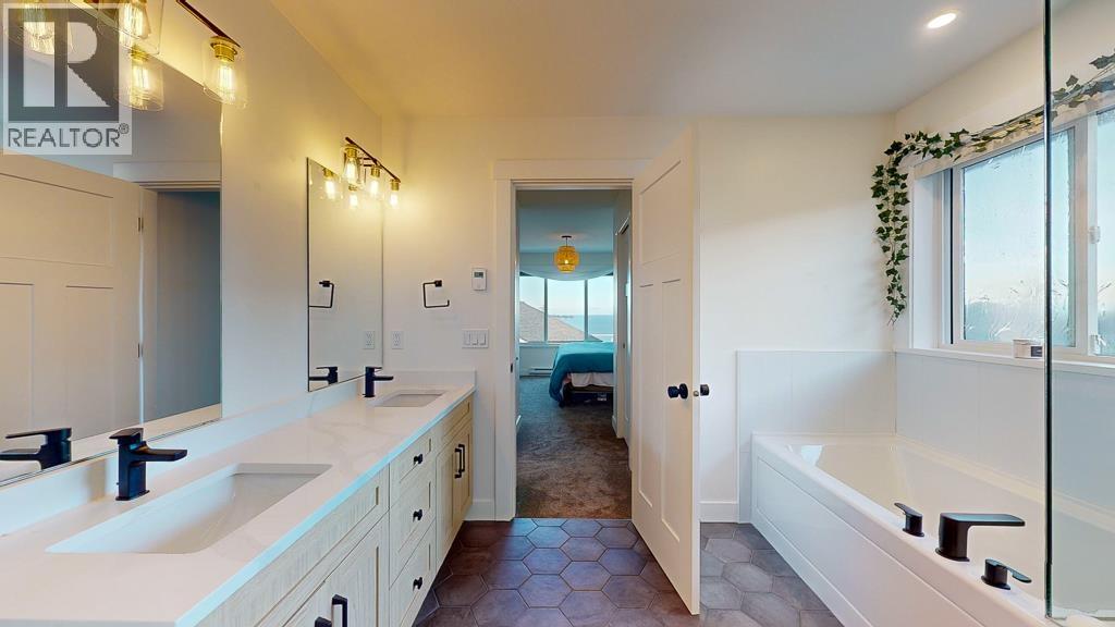 5629 Kingbird Crescent, Sechelt, British Columbia  V7Z 0S4 - Photo 14 - R3134573