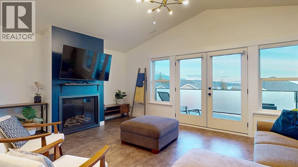 5629 Kingbird Crescent, Sechelt, British Columbia  V7Z 0S4 - Photo 3 - R3134573