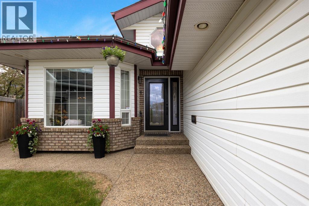 116 Castle Ridge Lane, Fort Mcmurray, Alberta T9K 5A8 - Photo 3 - A2318932