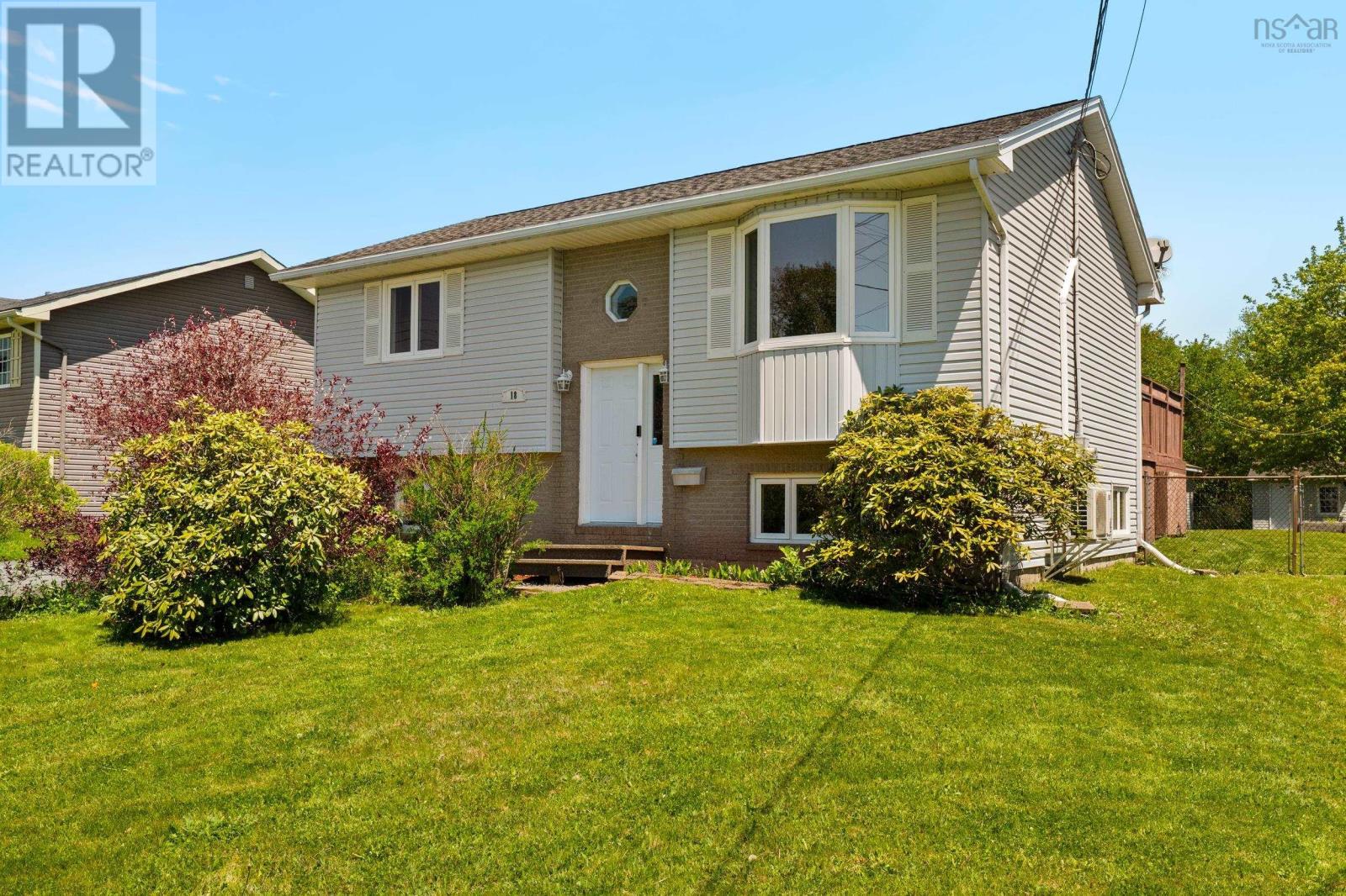 18 Old Lawrencetown Road, Dartmouth, Nova Scotia  B2W 6H5 - Photo 1 - 202613987