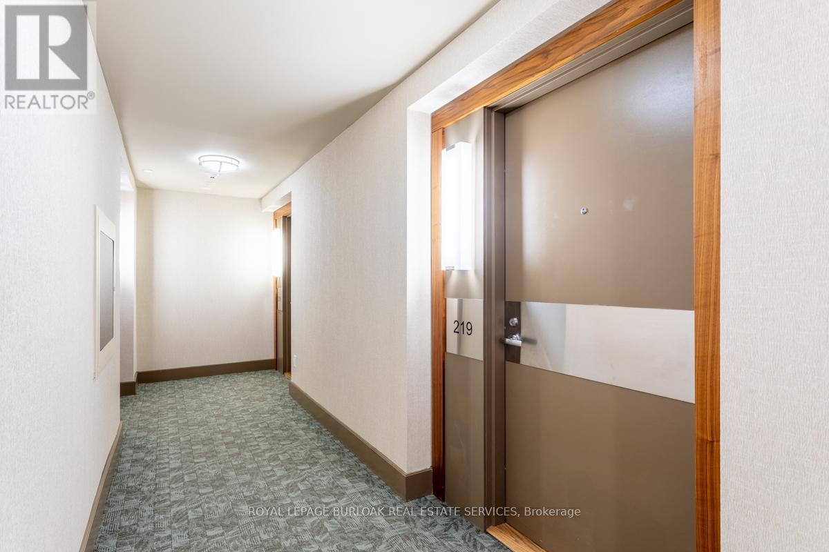 219 - 3500 Lakeshore Road W, Oakville, Ontario  L6L 0B4 - Photo 4 - W13427328