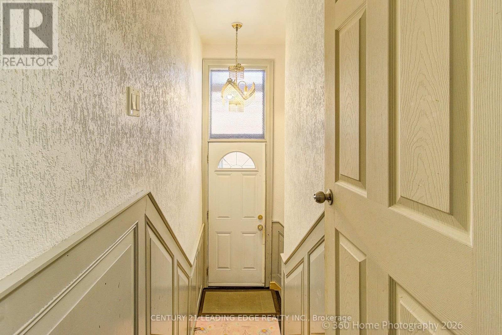 4 Blacksmith Crescent, Toronto, Ontario  M3N 1V4 - Photo 12 - W13427396