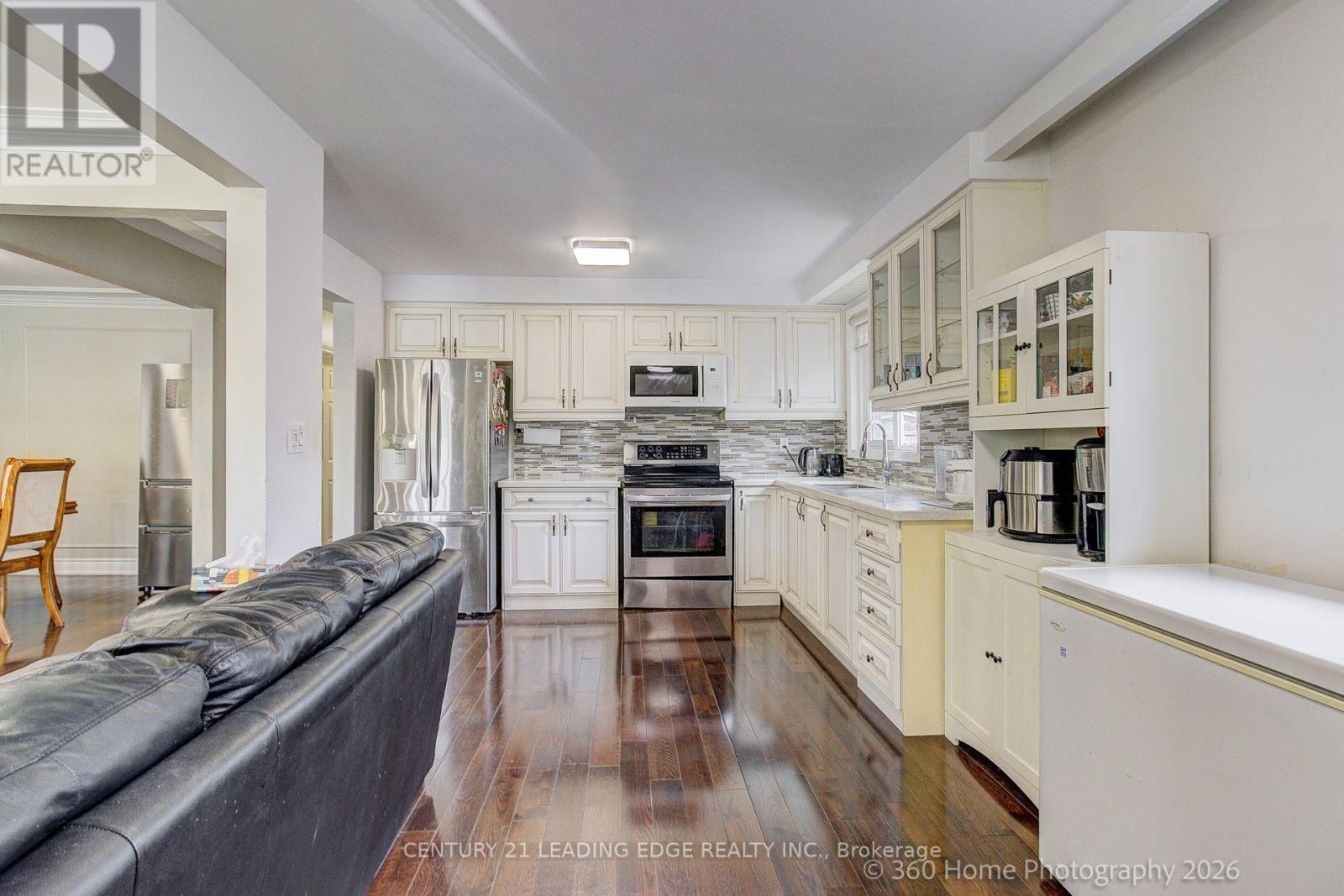 4 Blacksmith Crescent, Toronto, Ontario  M3N 1V4 - Photo 17 - W13427396