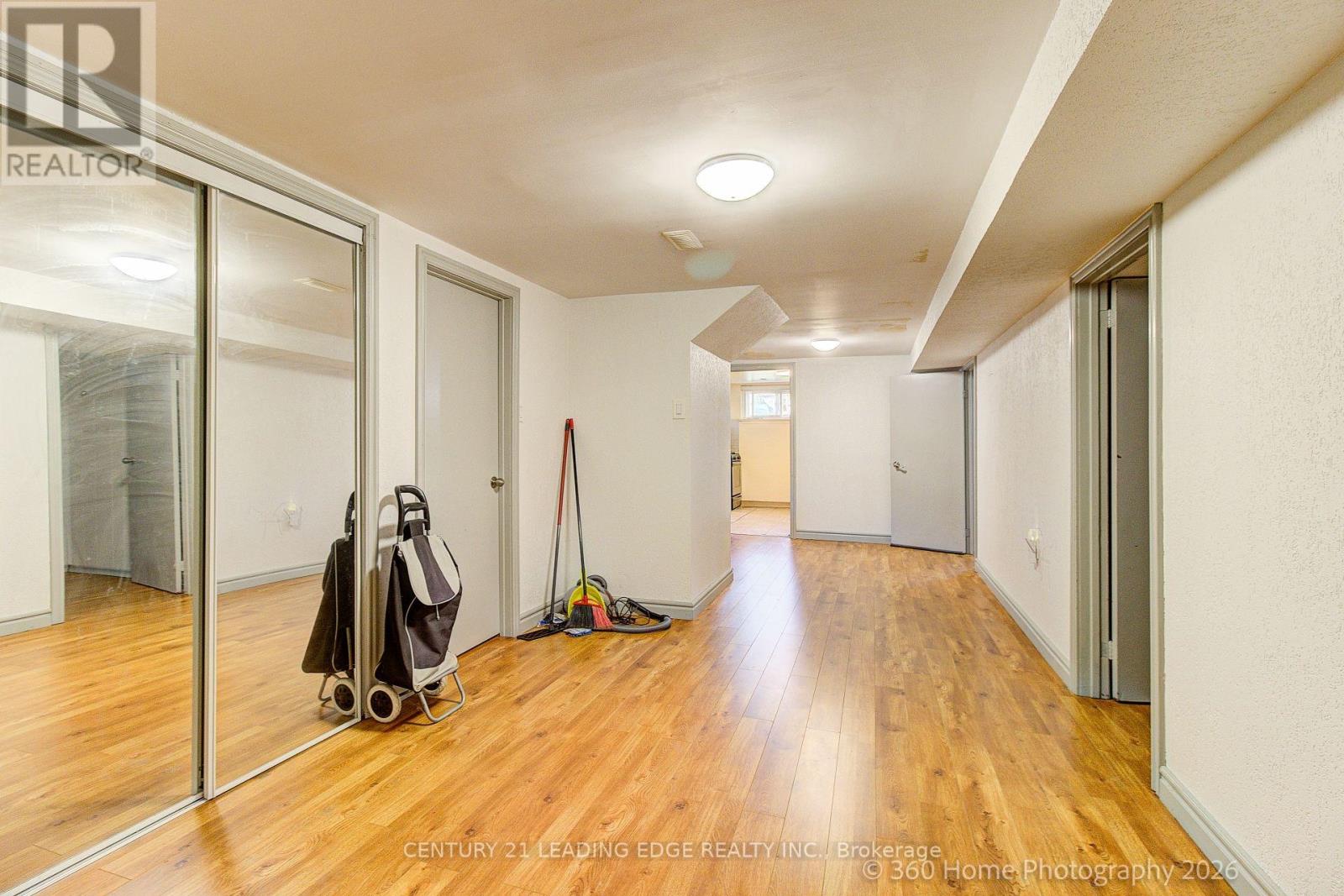 4 Blacksmith Crescent, Toronto, Ontario  M3N 1V4 - Photo 4 - W13427396