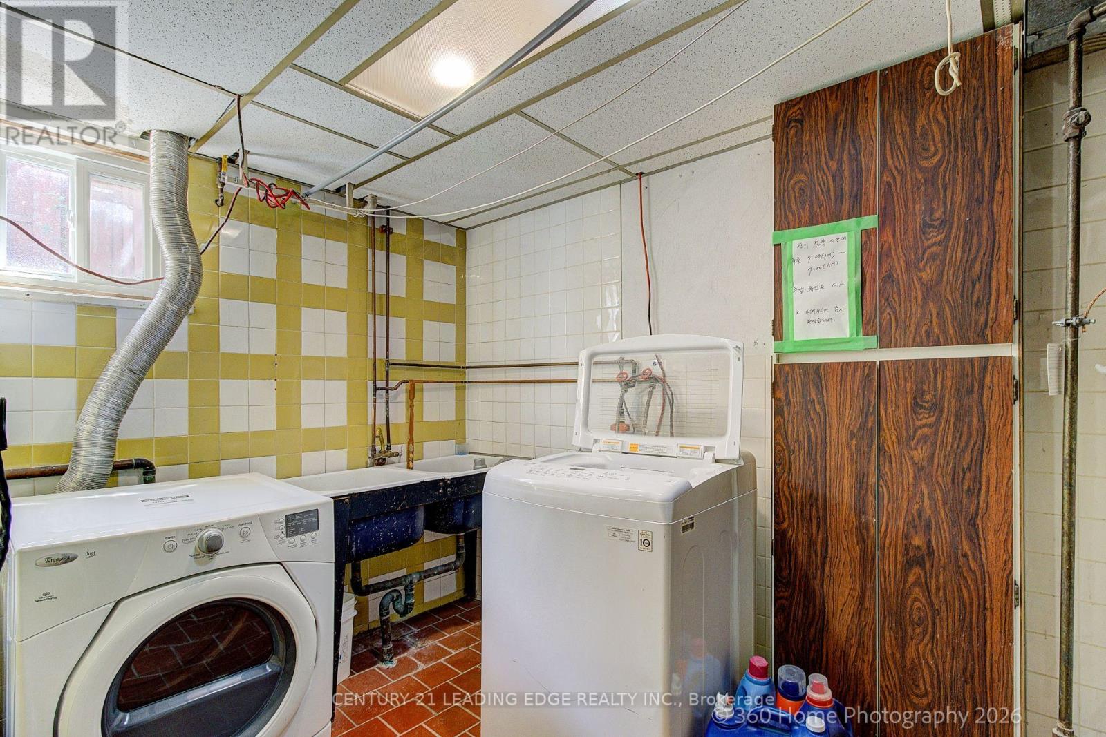 4 Blacksmith Crescent, Toronto, Ontario  M3N 1V4 - Photo 6 - W13427396