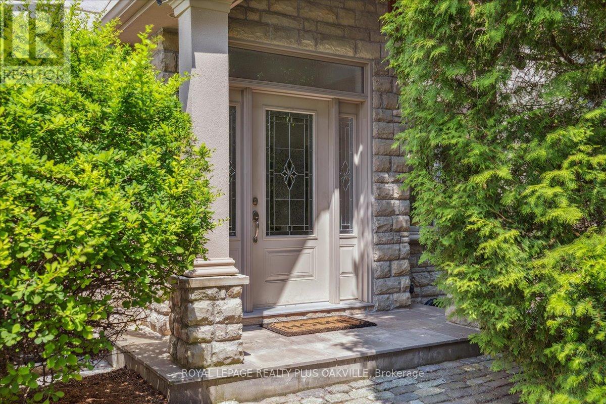 621 North Shore Boulevard E, Burlington, Ontario  L7T 1X4 - Photo 2 - W13427428