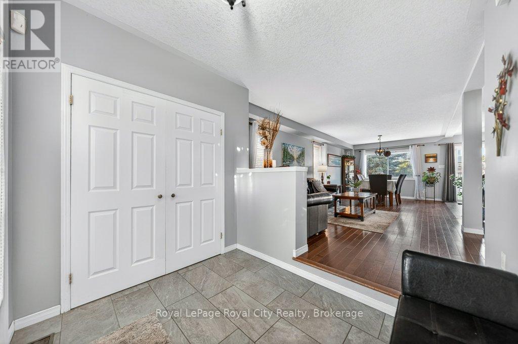 43 Brenneman Drive, Wilmot, Ontario  N3A 4M9 - Photo 4 - X13427506