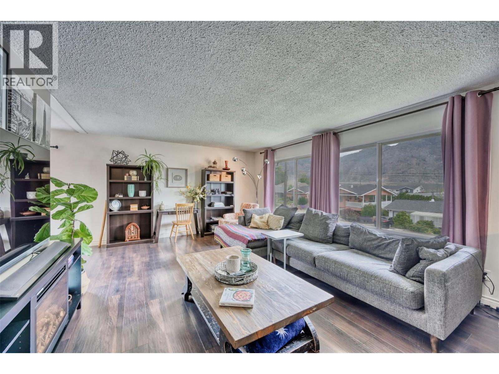 8206 Gravenstein Drive, Osoyoos, British Columbia  V0H 1V0 - Photo 6 - 10389568