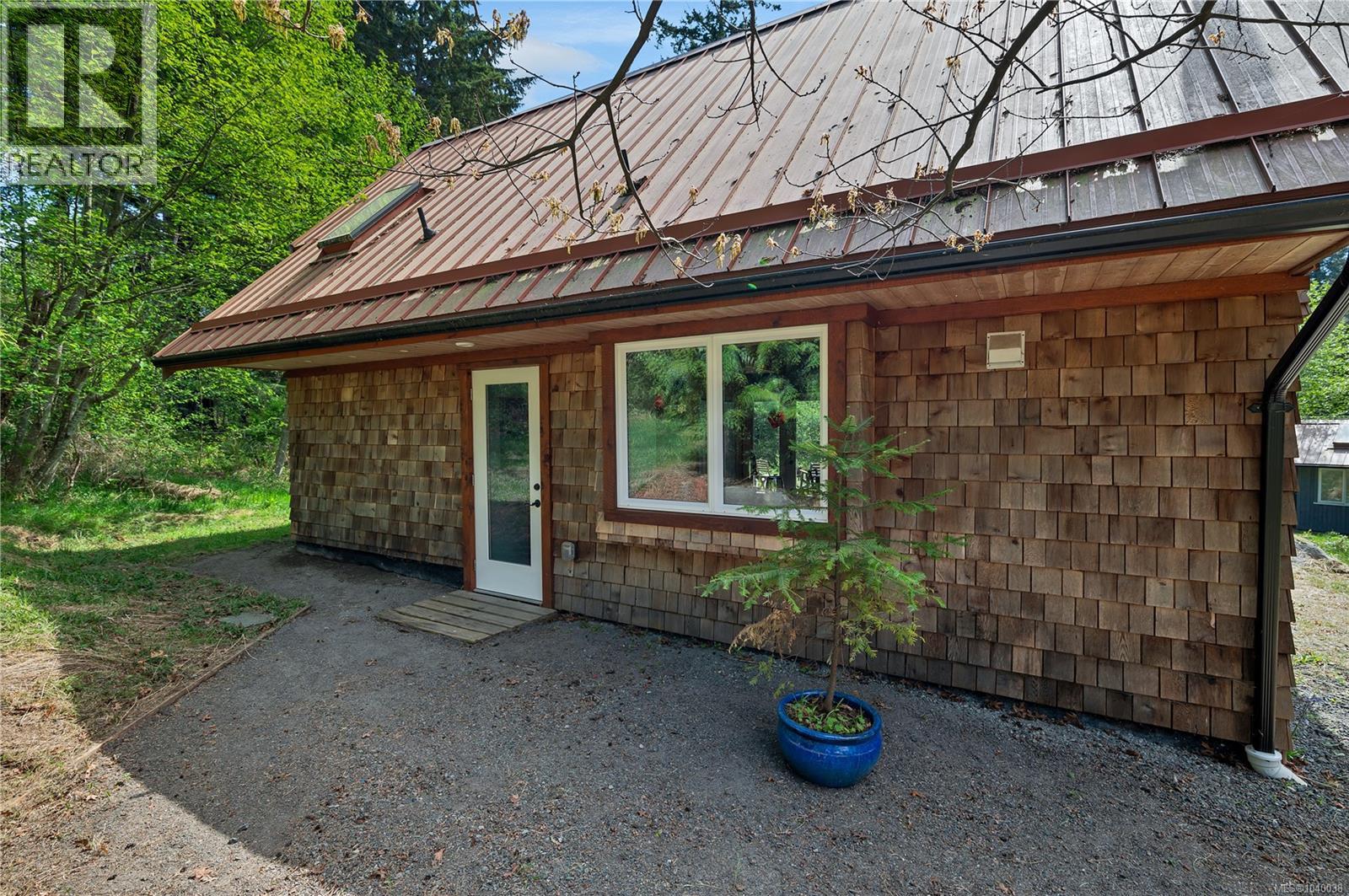 653 Heriot Bay Rd, Quadra Island, British Columbia  V0P 1N0 - Photo 45 - 1040038