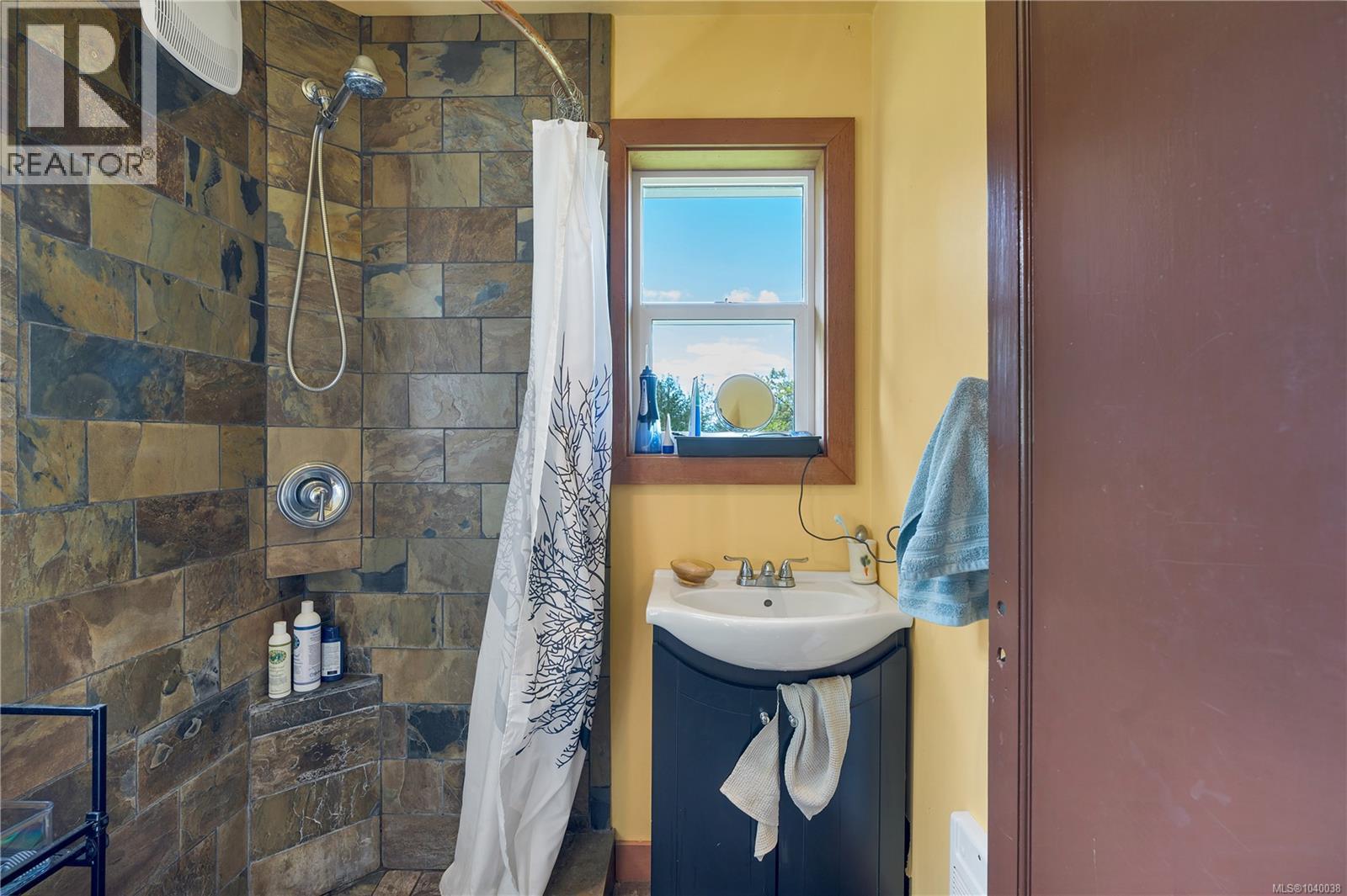 653 Heriot Bay Rd, Quadra Island, British Columbia  V0P 1N0 - Photo 35 - 1040038