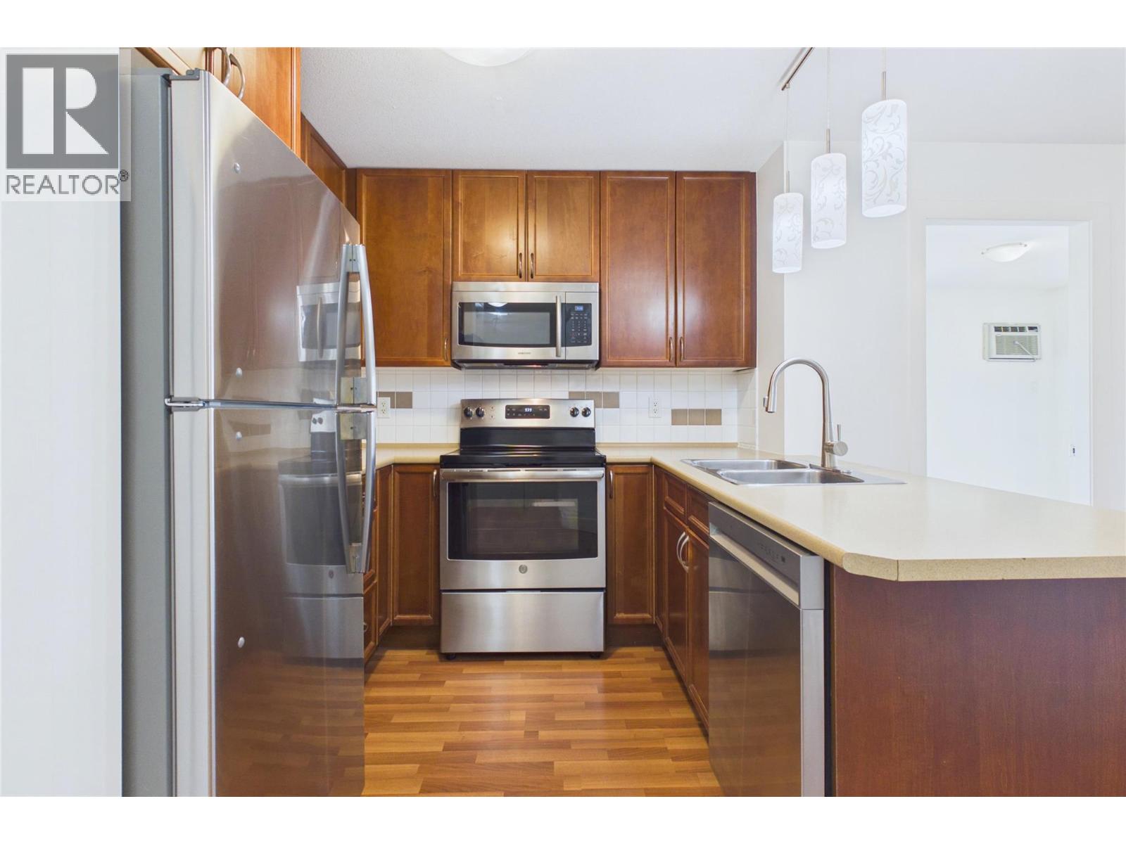 256 Hastings Avenue Unit# 404, Penticton, British Columbia  V2A 2V6 - Photo 4 - 10390524