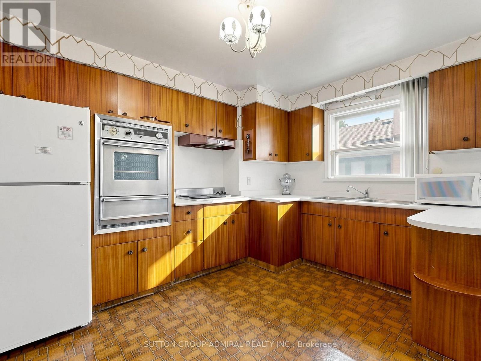 145 York Downs Drive, Toronto, Ontario  M3H 2G8 - Photo 13 - C13427700