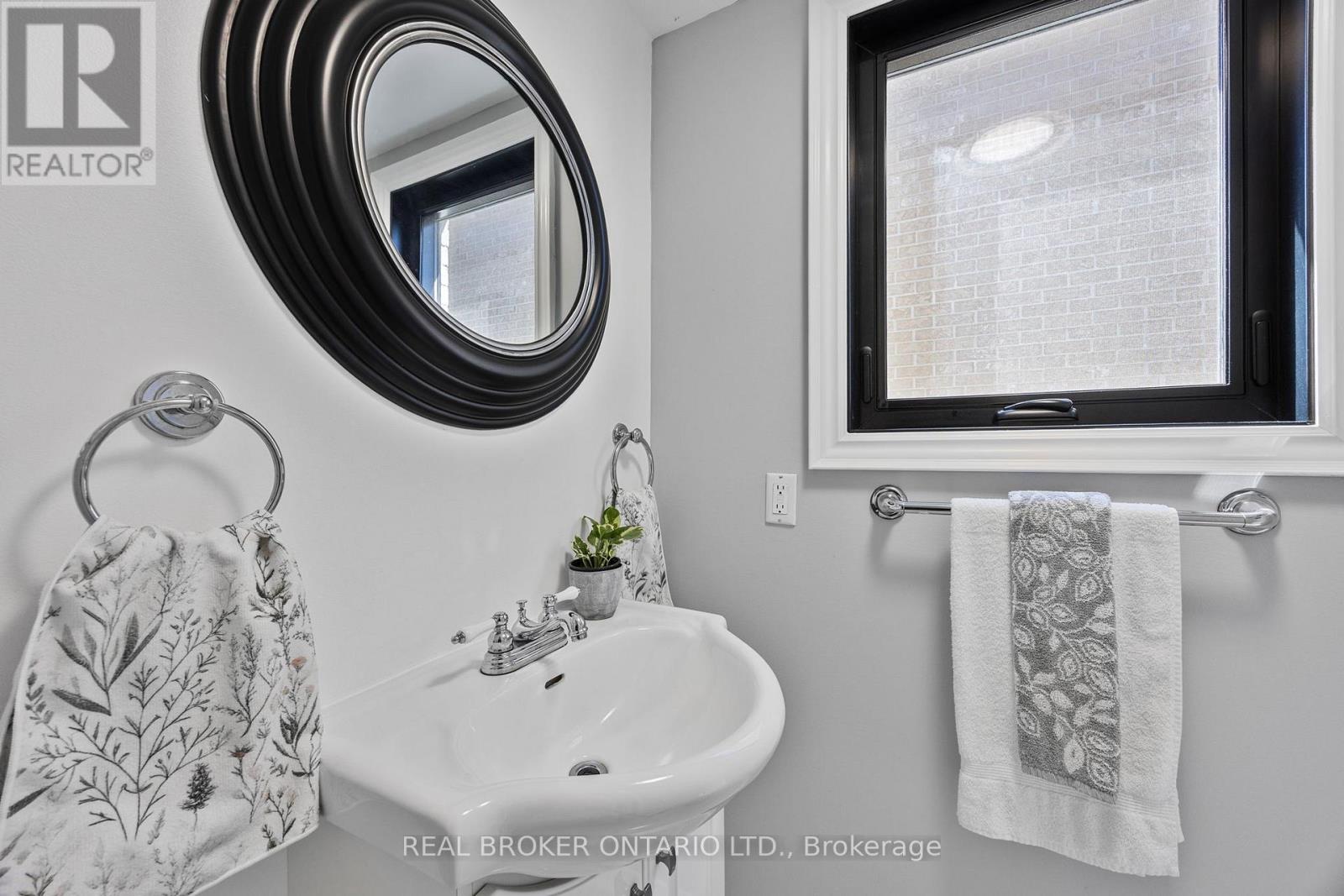 32 Black Willow Drive, Barrie, Ontario  L4N 9M2 - Photo 9 - S13427554