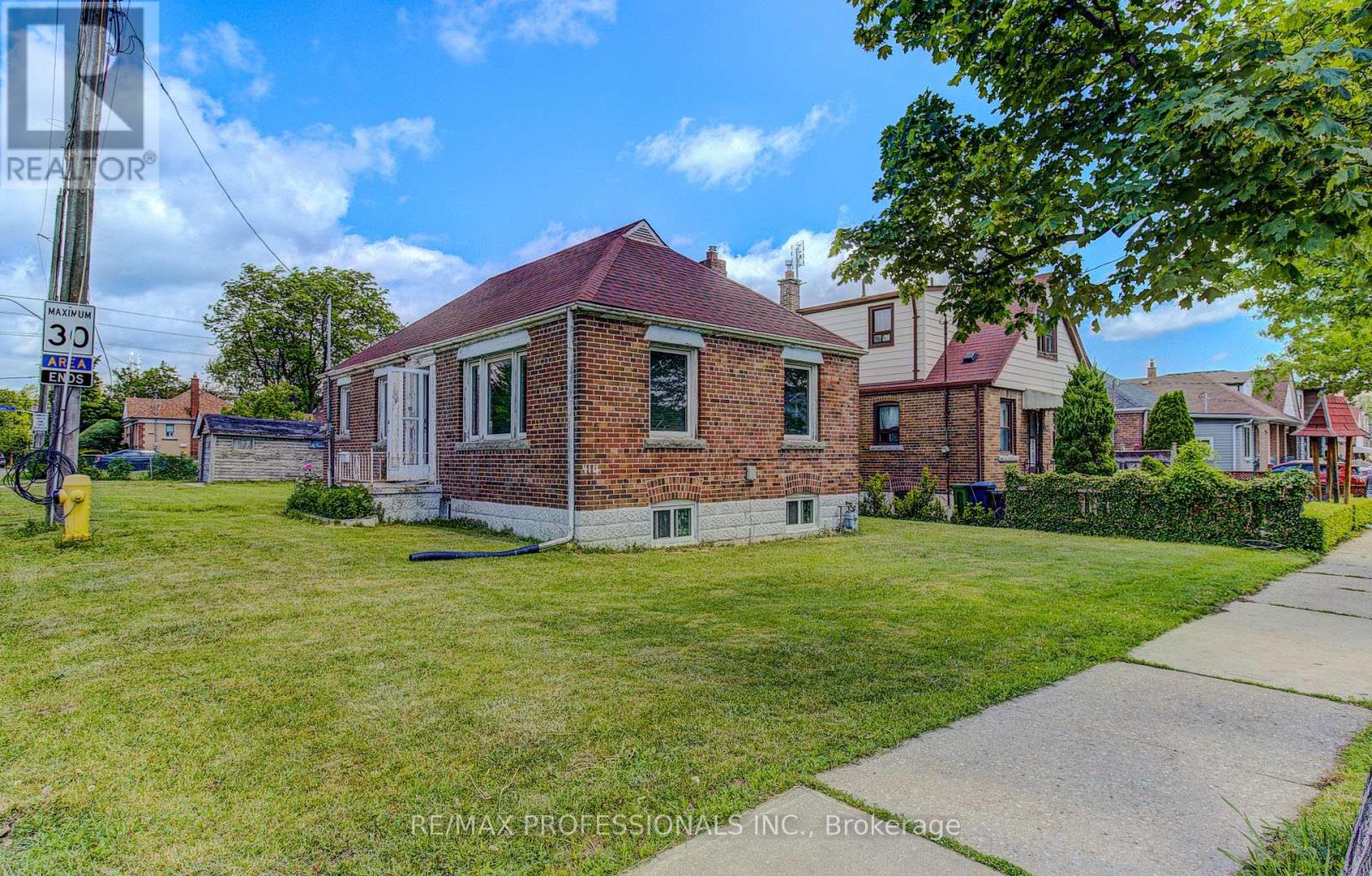 414 Melrose Street, Toronto, Ontario  M8Z 1H1 - Photo 2 - W13427600