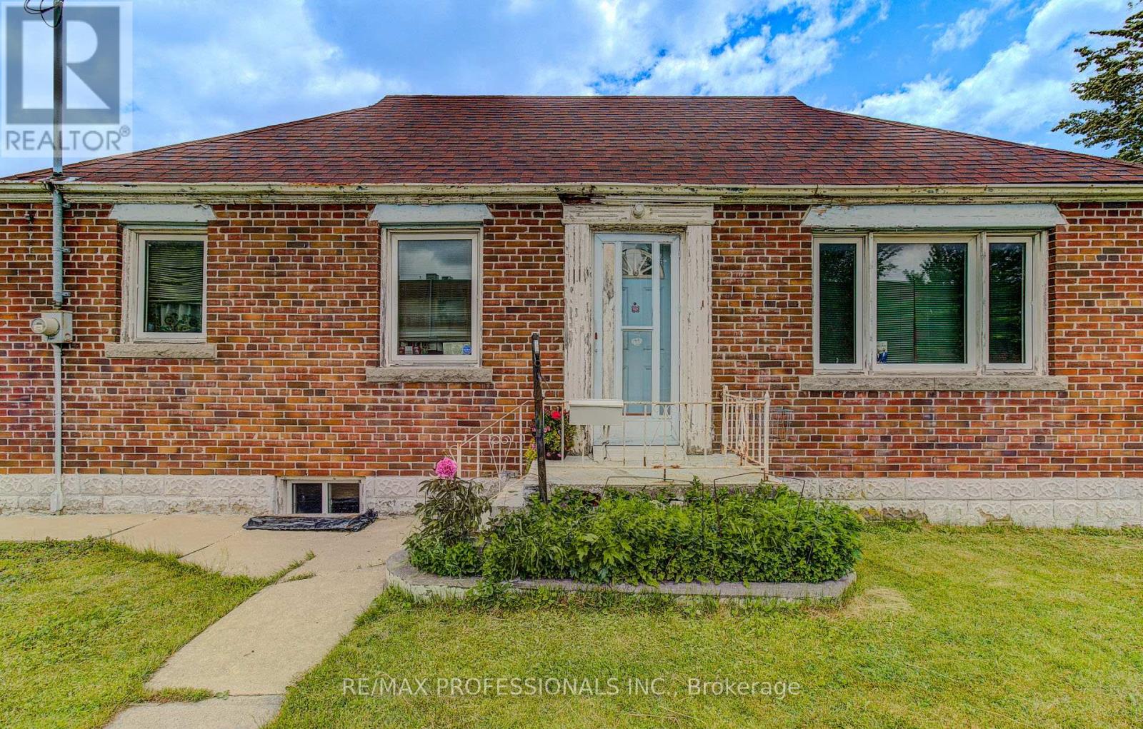 414 Melrose Street, Toronto, Ontario  M8Z 1H1 - Photo 3 - W13427600