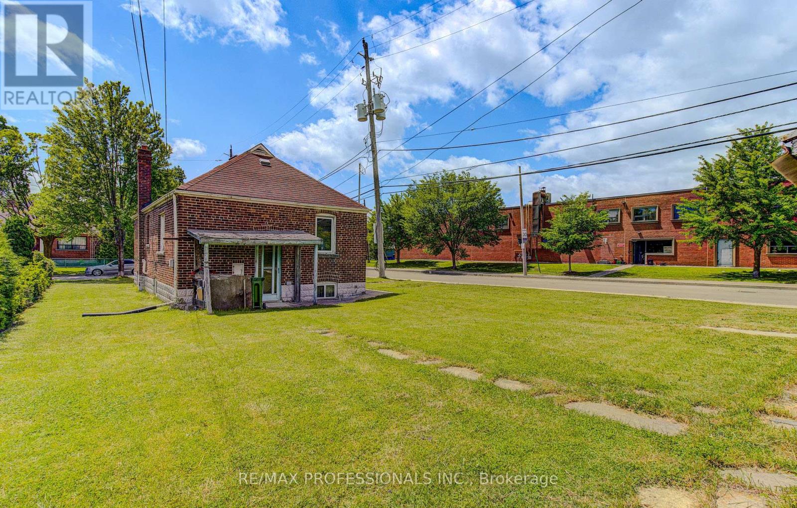414 Melrose Street, Toronto, Ontario  M8Z 1H1 - Photo 4 - W13427600