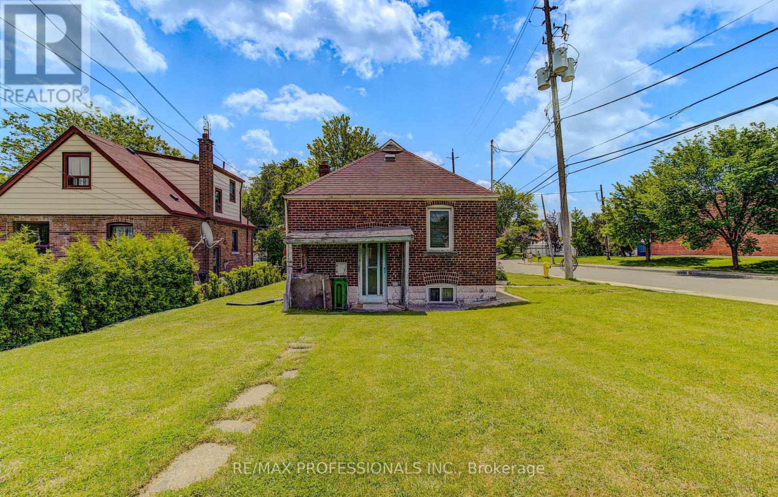 414 Melrose Street, Toronto, Ontario  M8Z 1H1 - Photo 5 - W13427600