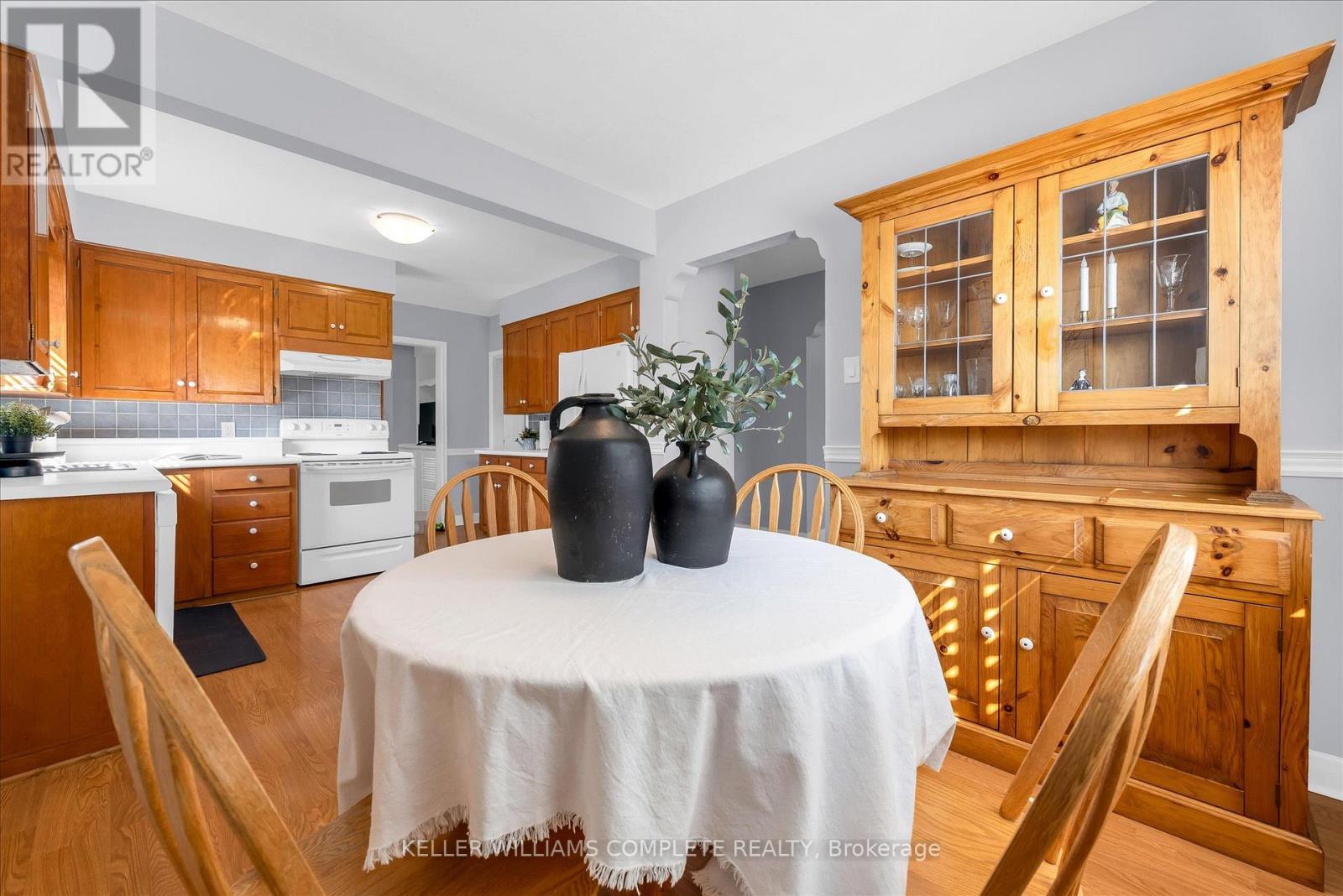 614 Drury Lane, Burlington, Ontario  L7R 2X6 - Photo 5 - W13427698