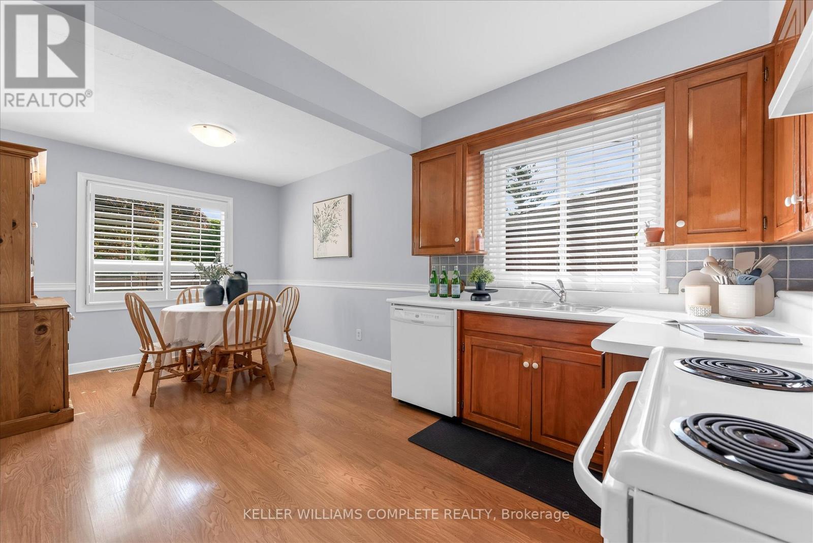 614 Drury Lane, Burlington, Ontario  L7R 2X6 - Photo 7 - W13427698