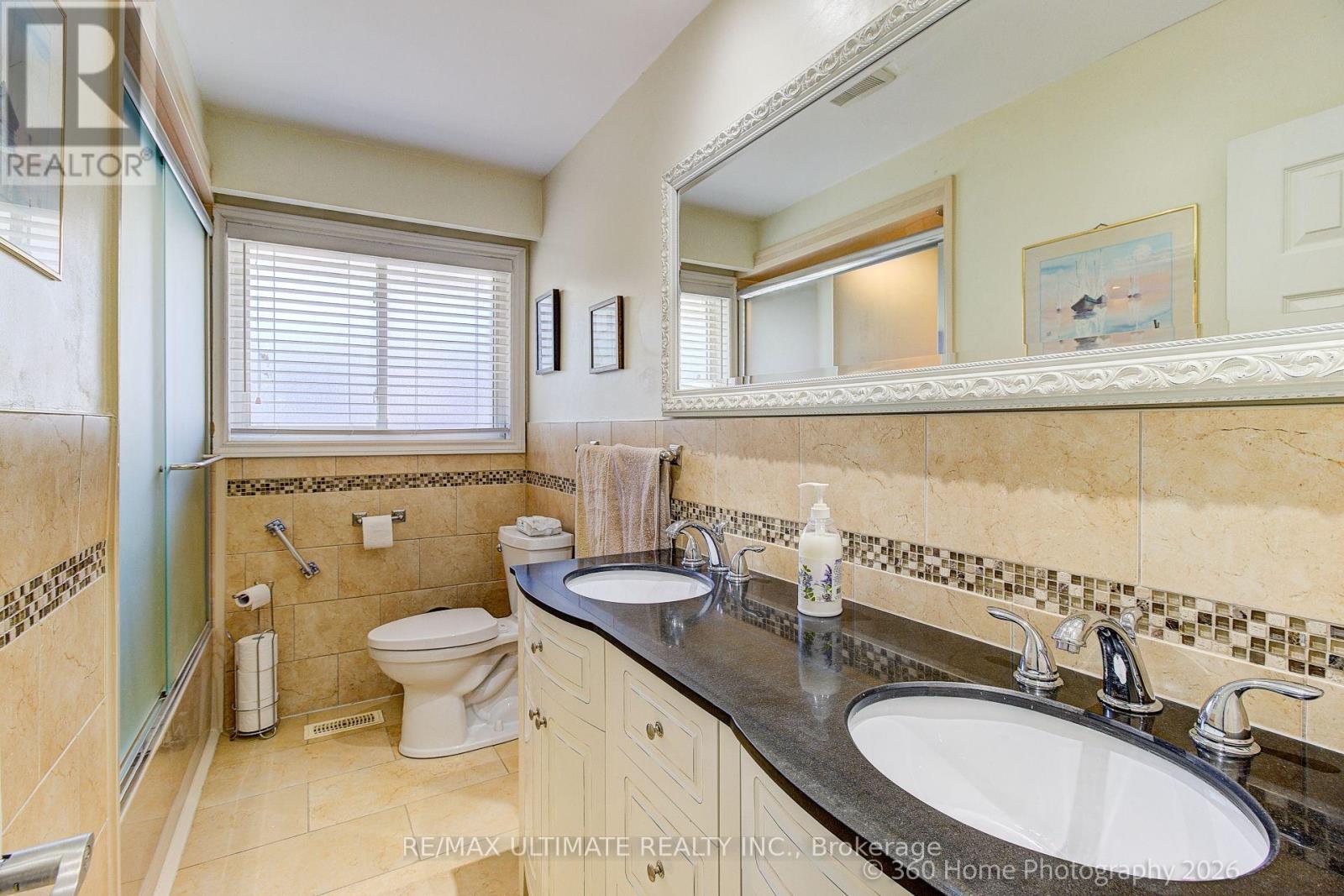 53 Poynter Drive, Toronto, Ontario  M9R 1L3 - Photo 11 - W13427764