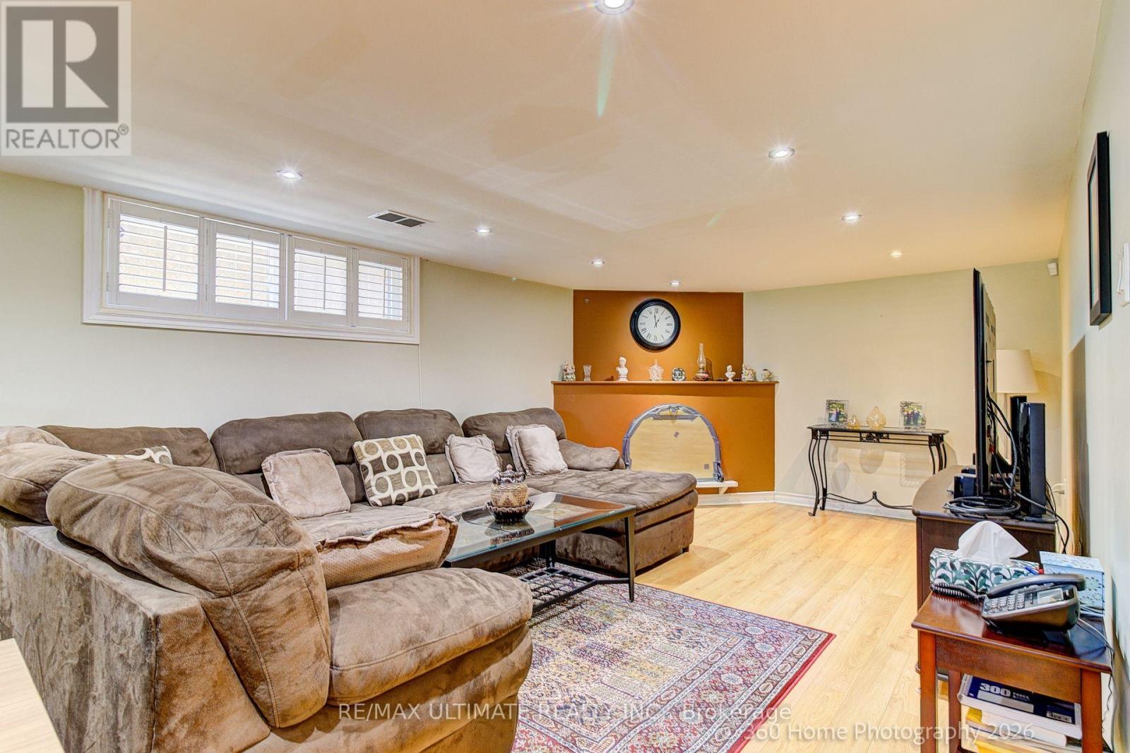 53 Poynter Drive, Toronto, Ontario  M9R 1L3 - Photo 16 - W13427764
