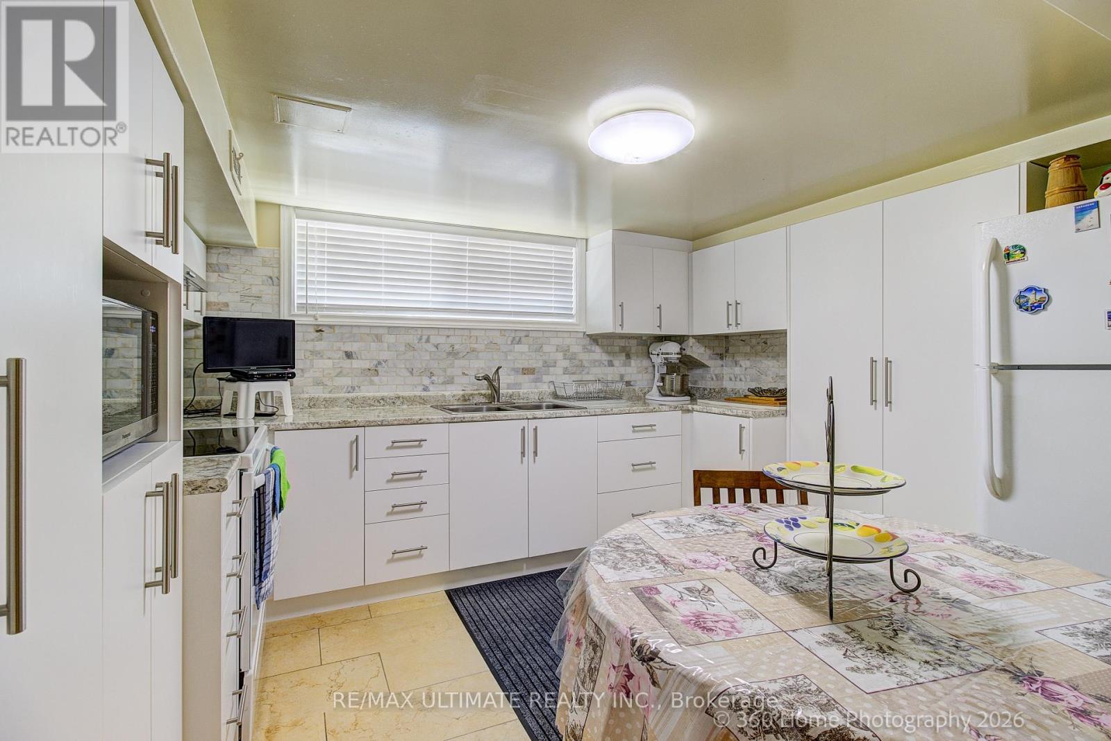 53 Poynter Drive, Toronto, Ontario  M9R 1L3 - Photo 18 - W13427764
