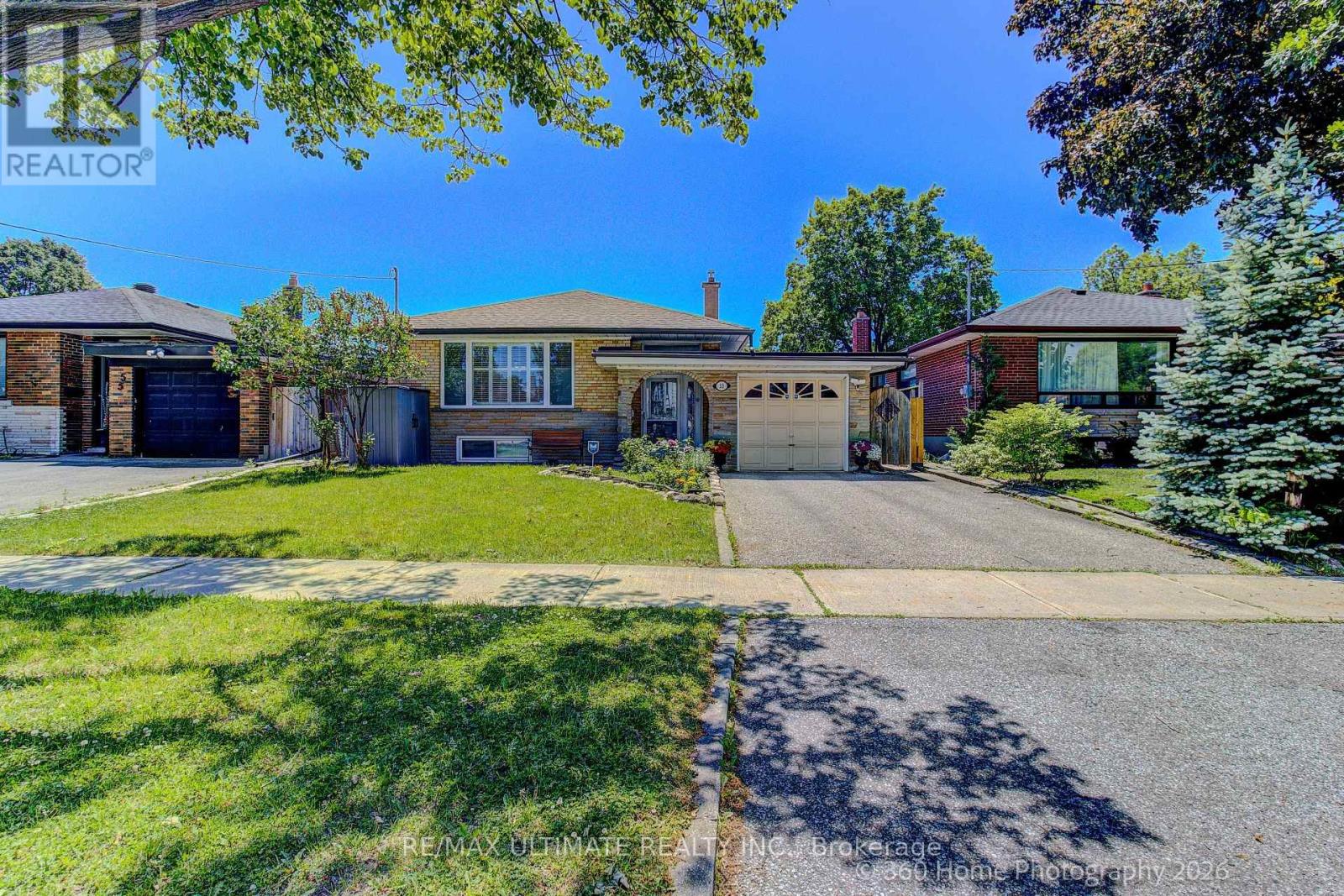 53 Poynter Drive, Toronto, Ontario  M9R 1L3 - Photo 2 - W13427764