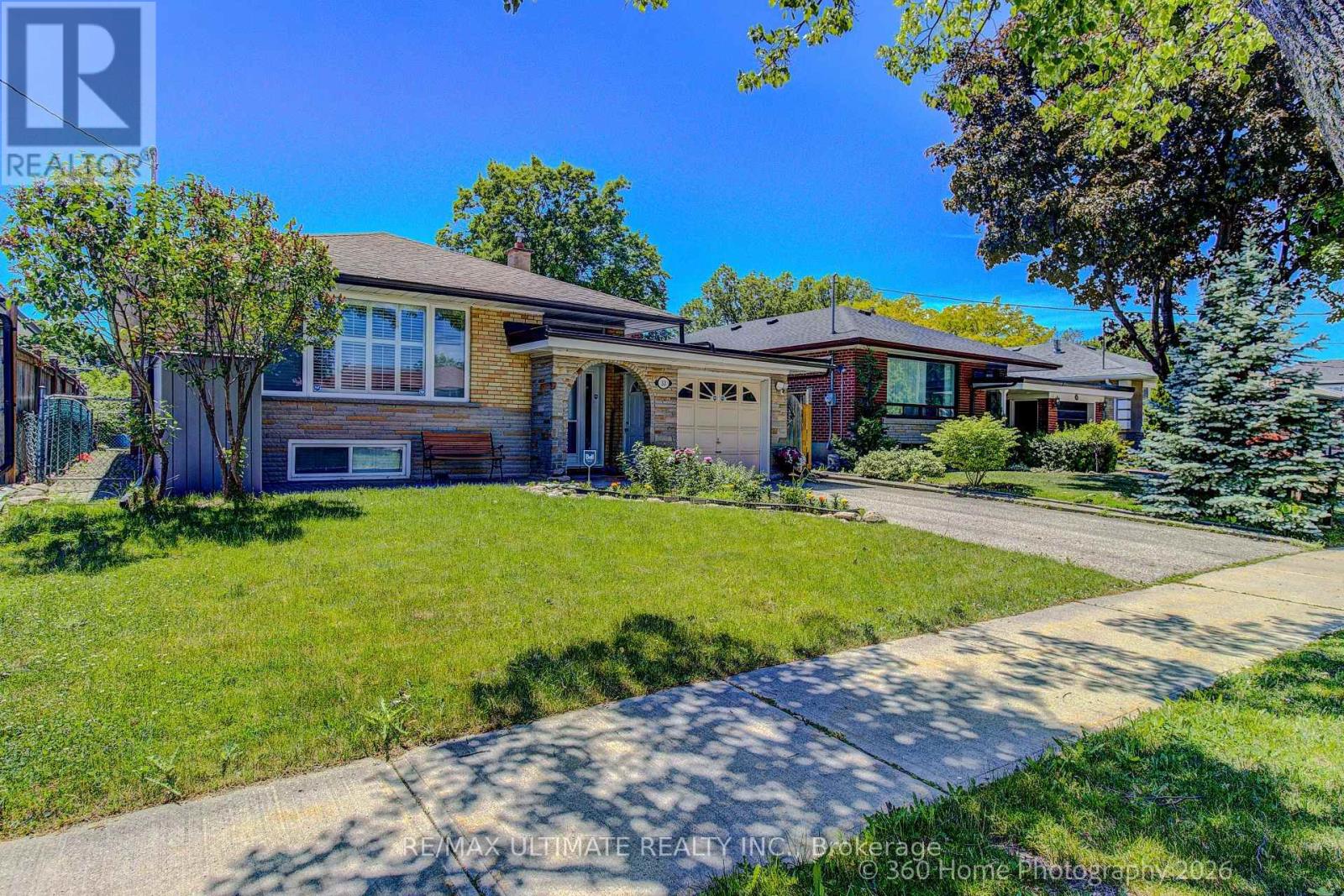 53 Poynter Drive, Toronto, Ontario  M9R 1L3 - Photo 3 - W13427764