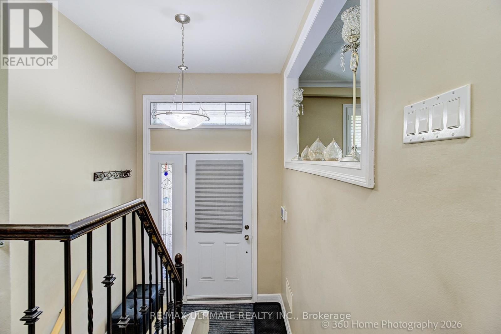 53 Poynter Drive, Toronto, Ontario  M9R 1L3 - Photo 4 - W13427764