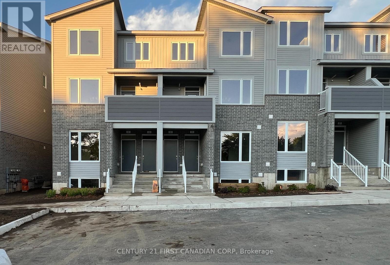 37 - 990 DEVERON CRESCENT, London South, Ontario