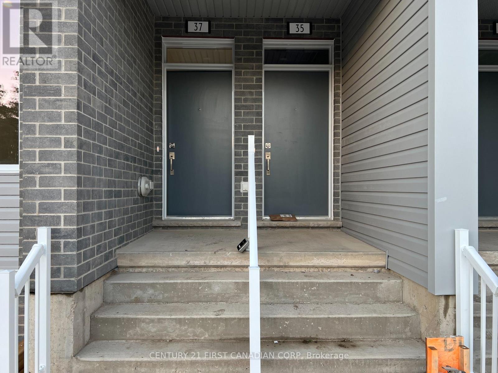 37 - 990 Deveron Crescent, London South, Ontario  N5Z 0B7 - Photo 2 - X13427888
