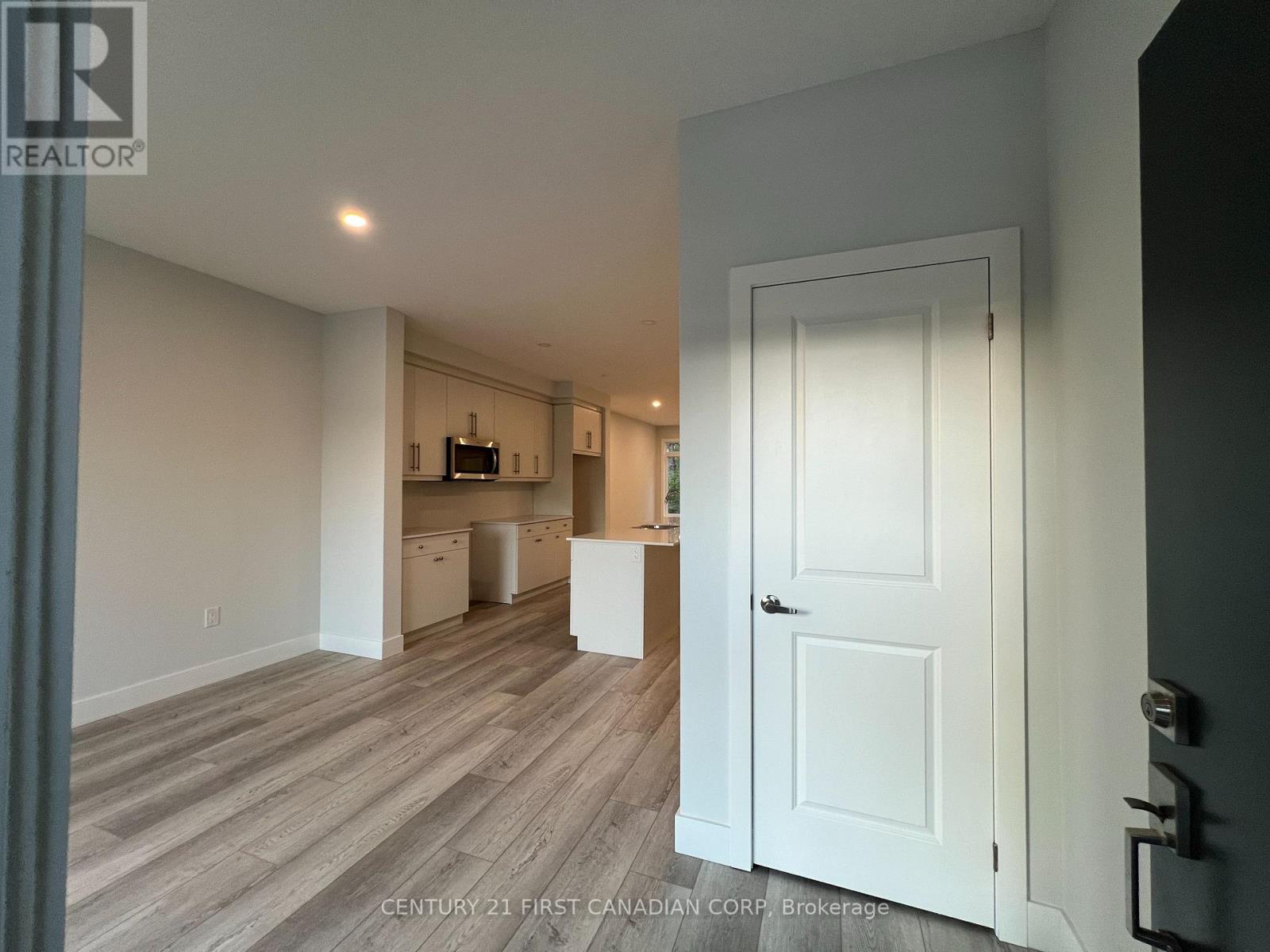 37 - 990 Deveron Crescent, London South, Ontario  N5Z 0B7 - Photo 3 - X13427888