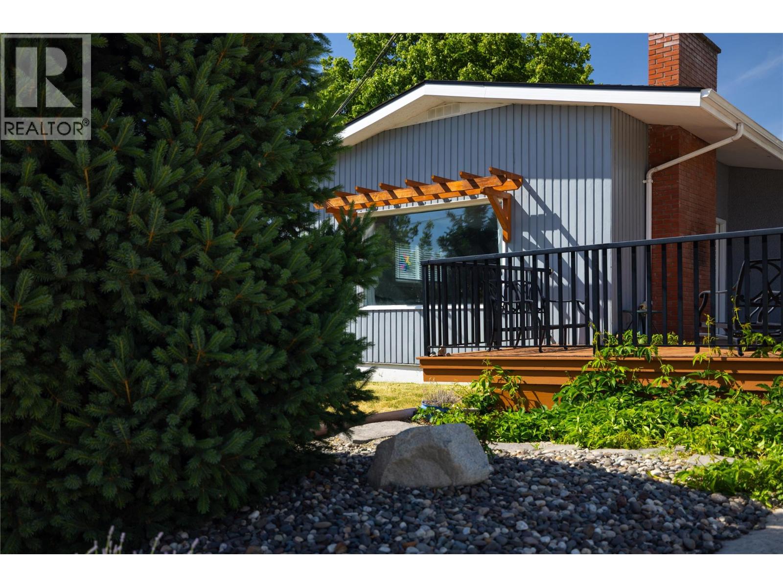 1509 38 Avenue, Vernon, British Columbia  V1T 2Z1 - Photo 3 - 10382822