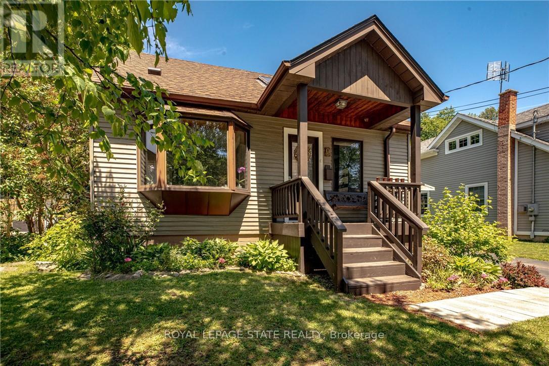 9 Morton Avenue, Hamilton, Ontario  L9H 2P4 - Photo 2 - X13420328