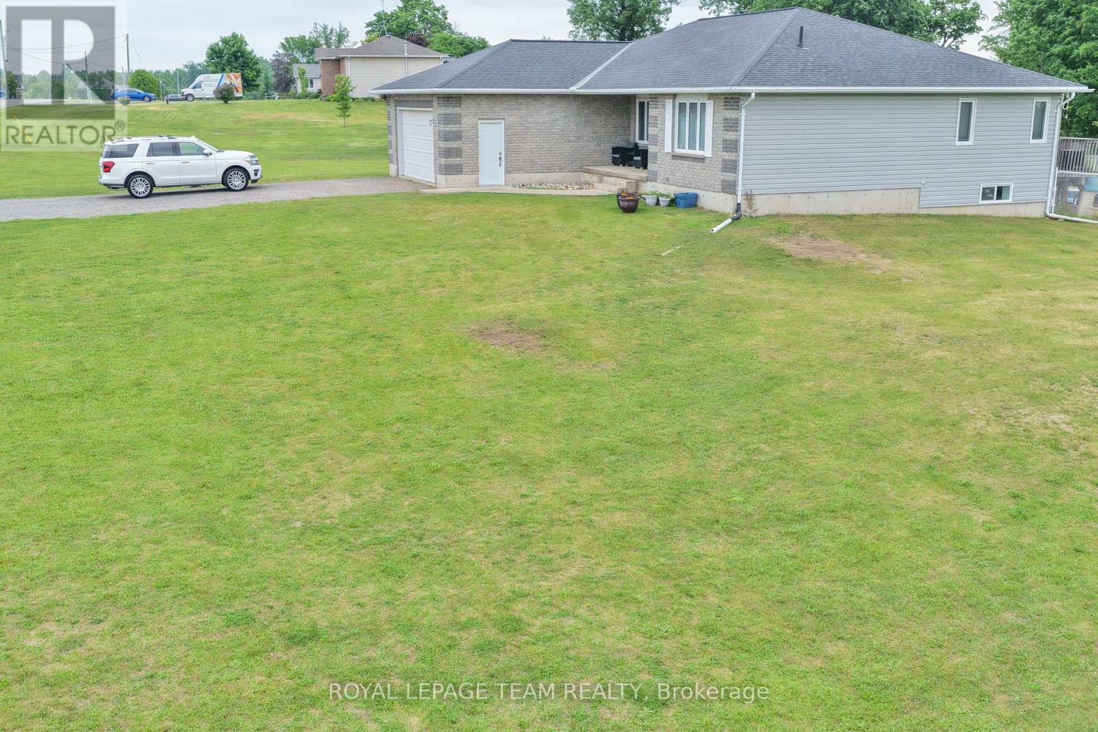 281 Bristow Drive, Montague, Ontario  K7A 5B8 - Photo 4 - X12989034