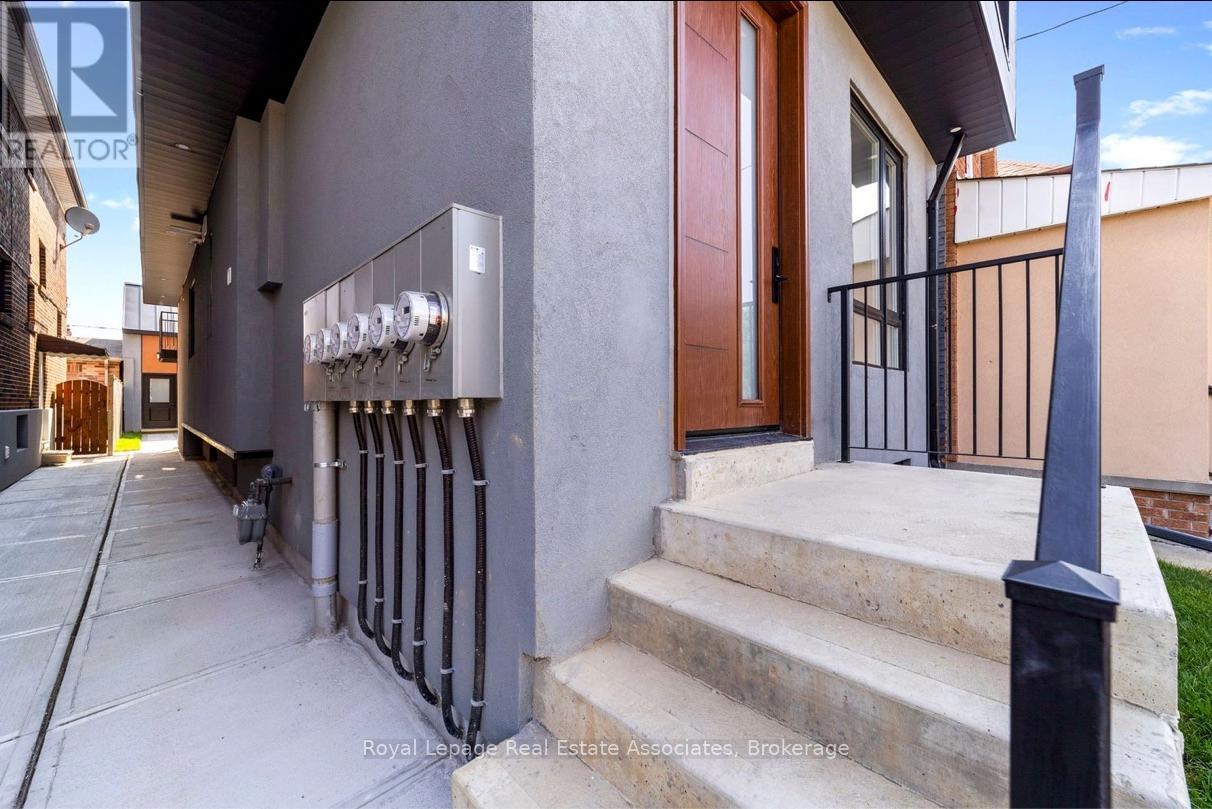531 Delaware Avenue N, Toronto, Ontario  M6H 2V3 - Photo 3 - C13427886