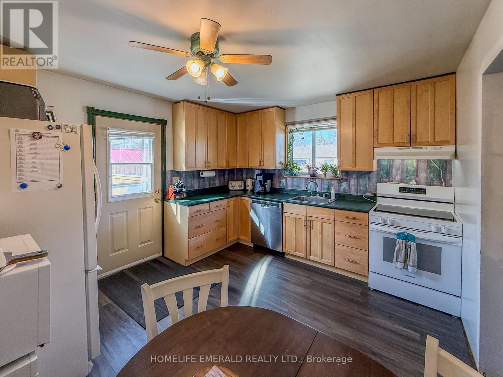 74 Vernon Street, Essa (Angus), Ontario  L0M 1B0 - Photo 6 - N13427818