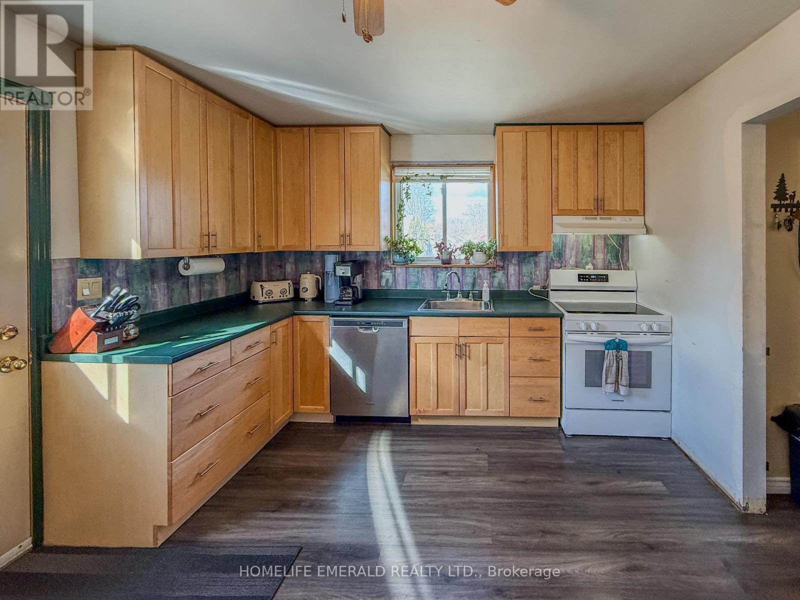 74 Vernon Street, Essa (Angus), Ontario  L0M 1B0 - Photo 7 - N13427818