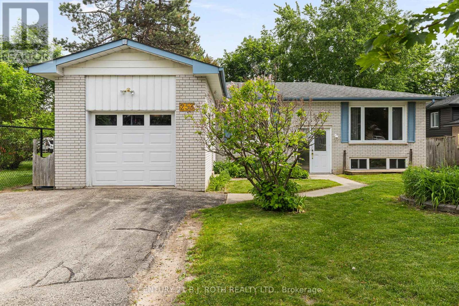 253 Rose Street, Barrie, Ontario  L4M 2T1 - Photo 2 - S13427808