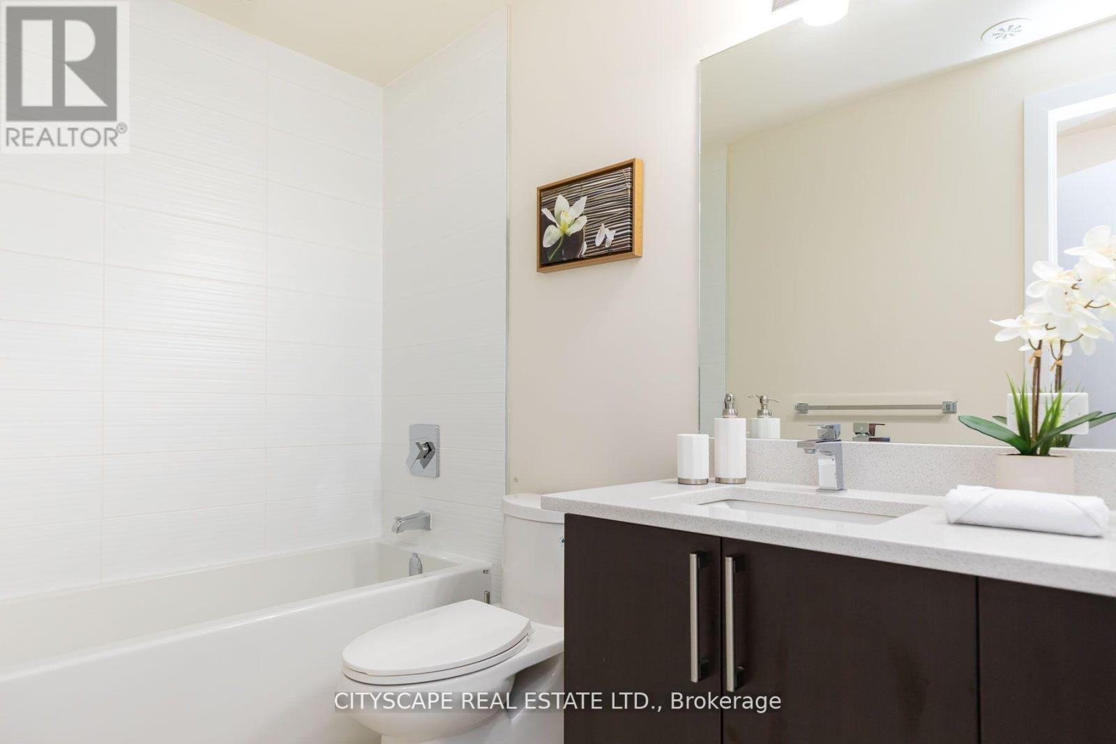 1084 Lansdowne Avenue, Toronto, Ontario  M6H 0C5 - Photo 12 - W13427822