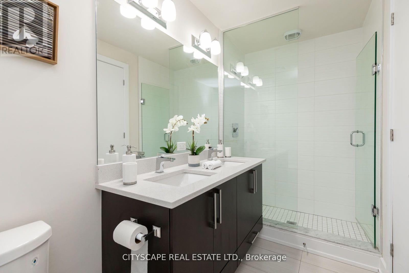 1084 Lansdowne Avenue, Toronto, Ontario  M6H 0C5 - Photo 13 - W13427822