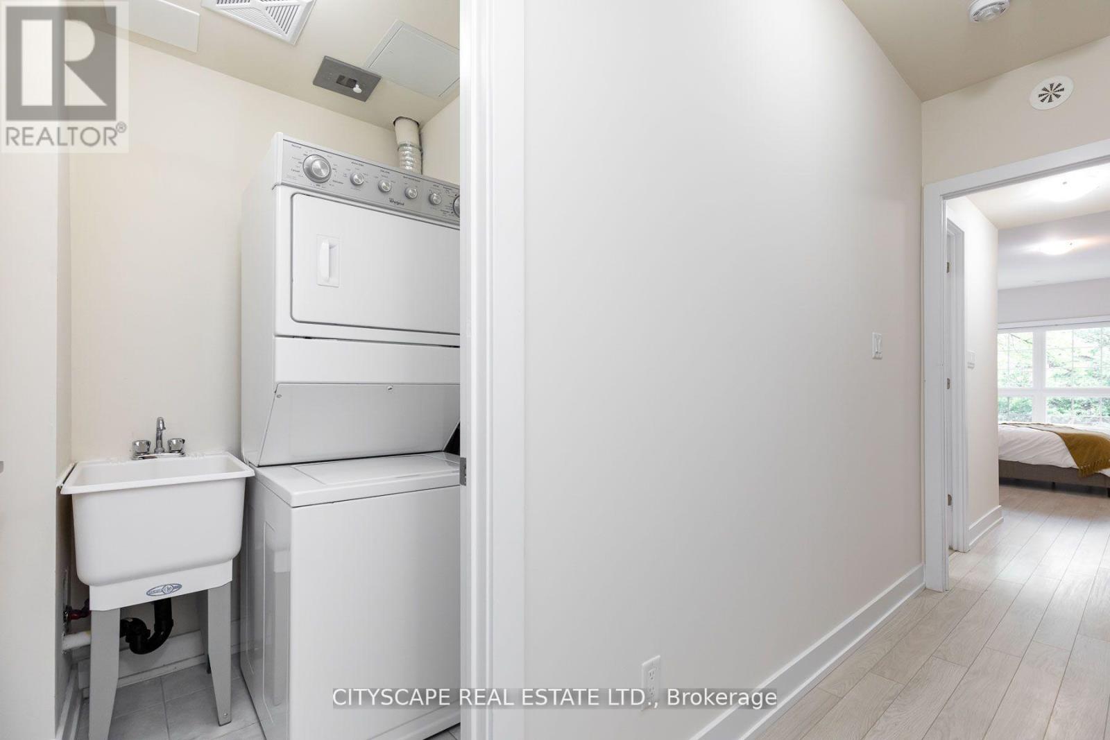 1084 Lansdowne Avenue, Toronto, Ontario  M6H 0C5 - Photo 14 - W13427822