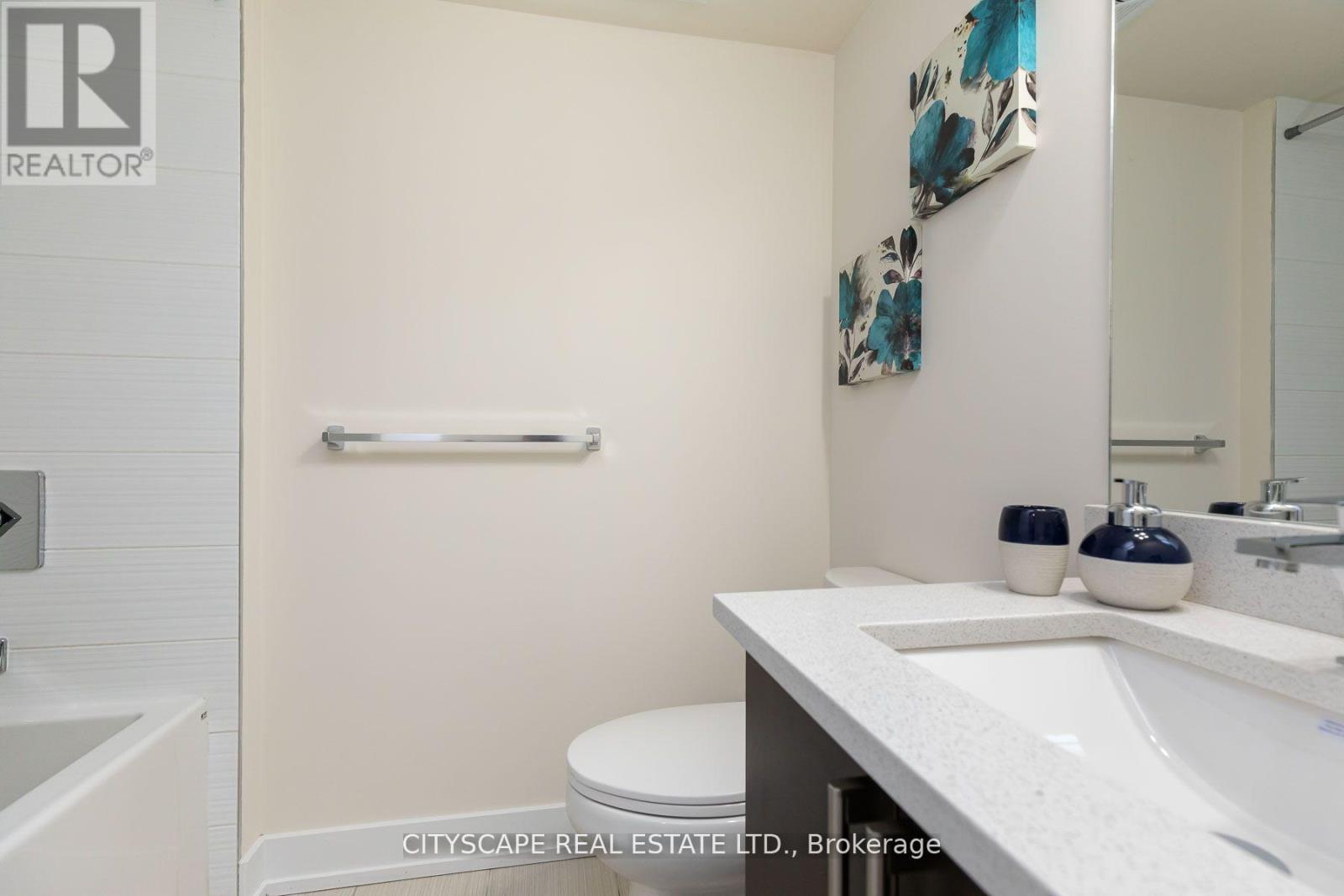1084 Lansdowne Avenue, Toronto, Ontario  M6H 0C5 - Photo 17 - W13427822