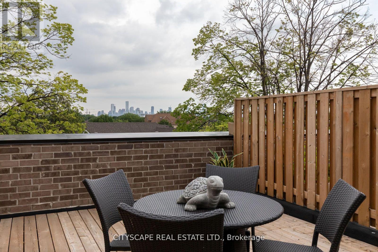 1084 Lansdowne Avenue, Toronto, Ontario  M6H 0C5 - Photo 21 - W13427822