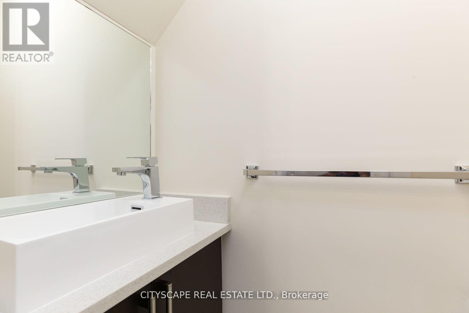 1084 Lansdowne Avenue, Toronto, Ontario  M6H 0C5 - Photo 9 - W13427822