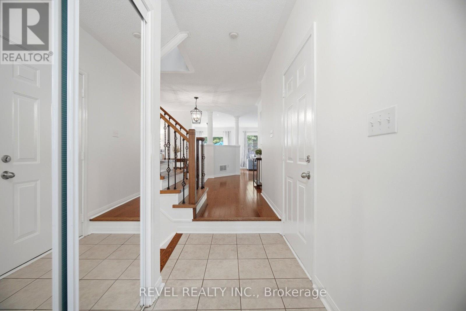 629 Porter Way, Milton, Ontario  L9T 5W2 - Photo 4 - W13427880