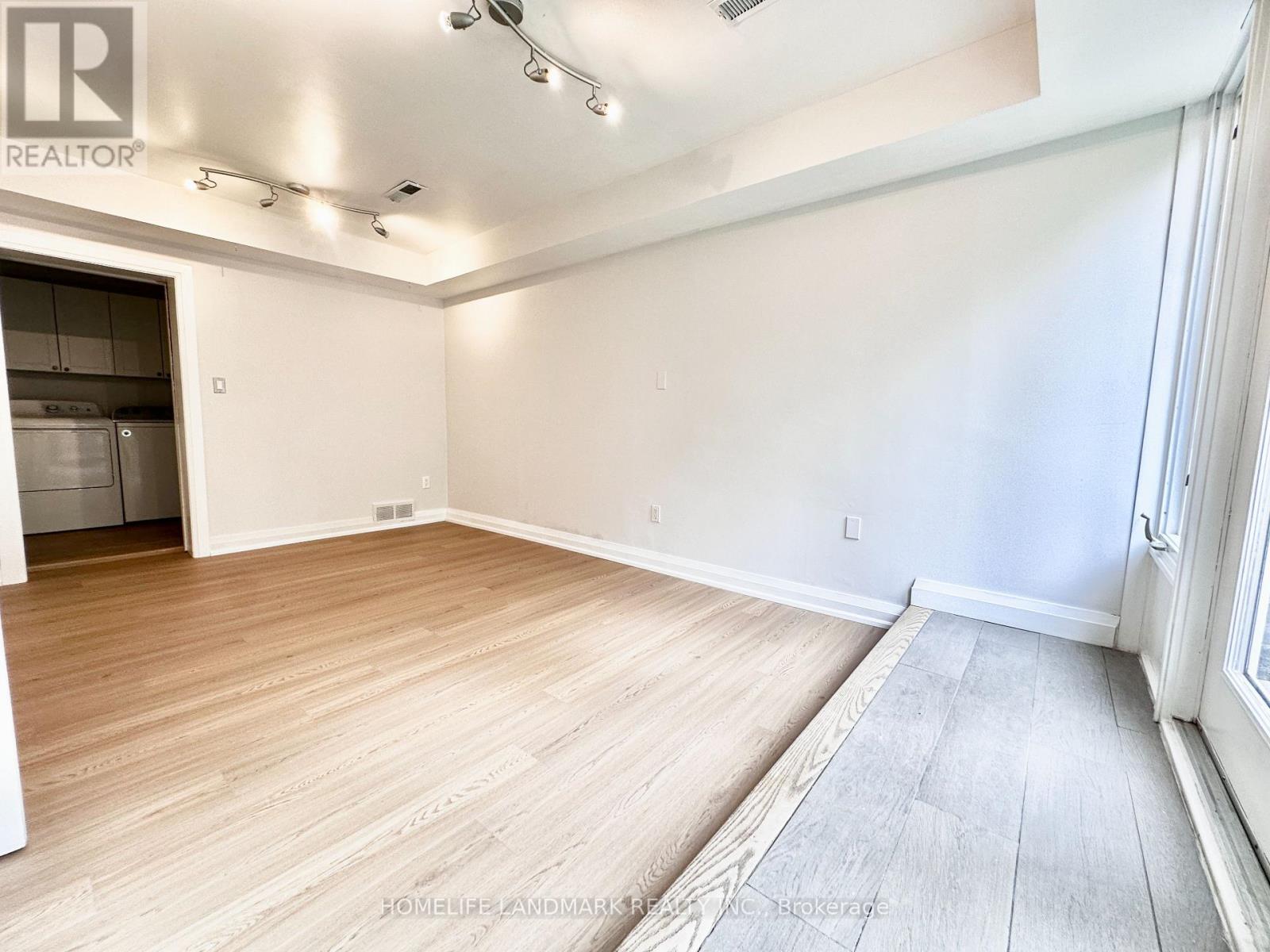 1319 Cumnock Crescent, Oakville, Ontario  L6J 2N6 - Photo 13 - W13427956
